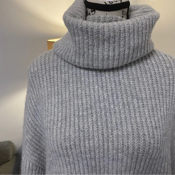 Zara size small light grey oversized chunky knit turtleneck sweater - Picture 3 of 9